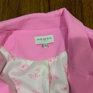 Skies are blue, curvy hot pink blazer